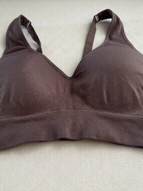 Women's Puma Seamless Sports Bra Size M NWOT